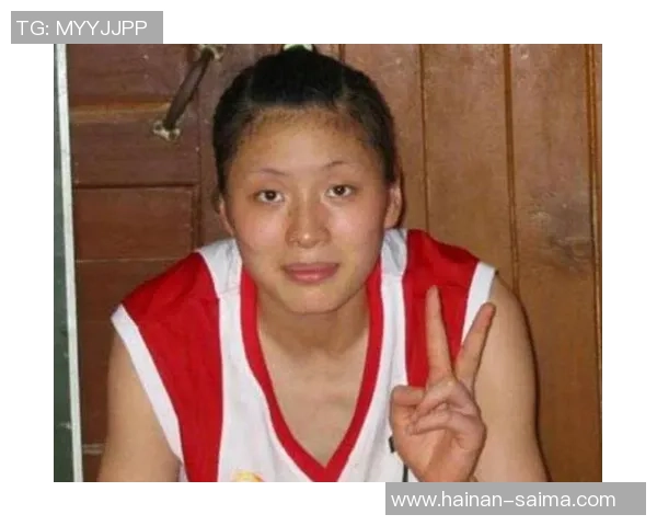 姚明妻子在公众场合的表情变化引发热议网友纷纷猜测其背后故事